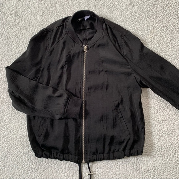 H&M Tops - H&M Lightweight Bomber Jacket